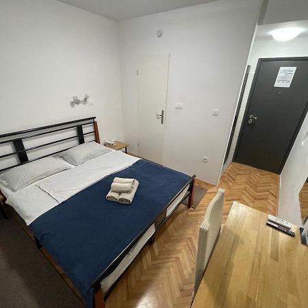 M-Blok Hotel Загреб Екстериор снимка